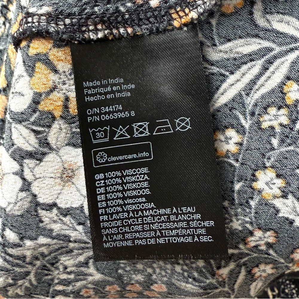H&M 
Floral Black and Orange Women's Dress - Picture 14 of 14